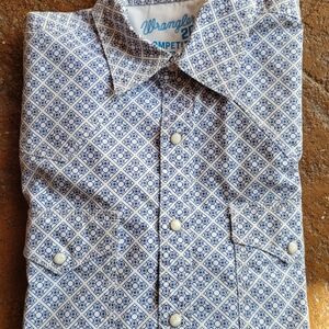 Wrangler Blue and White Patterned Casual Button Down Shirt